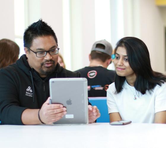 Recruiter chatting with prospective student while giving a tour of campus