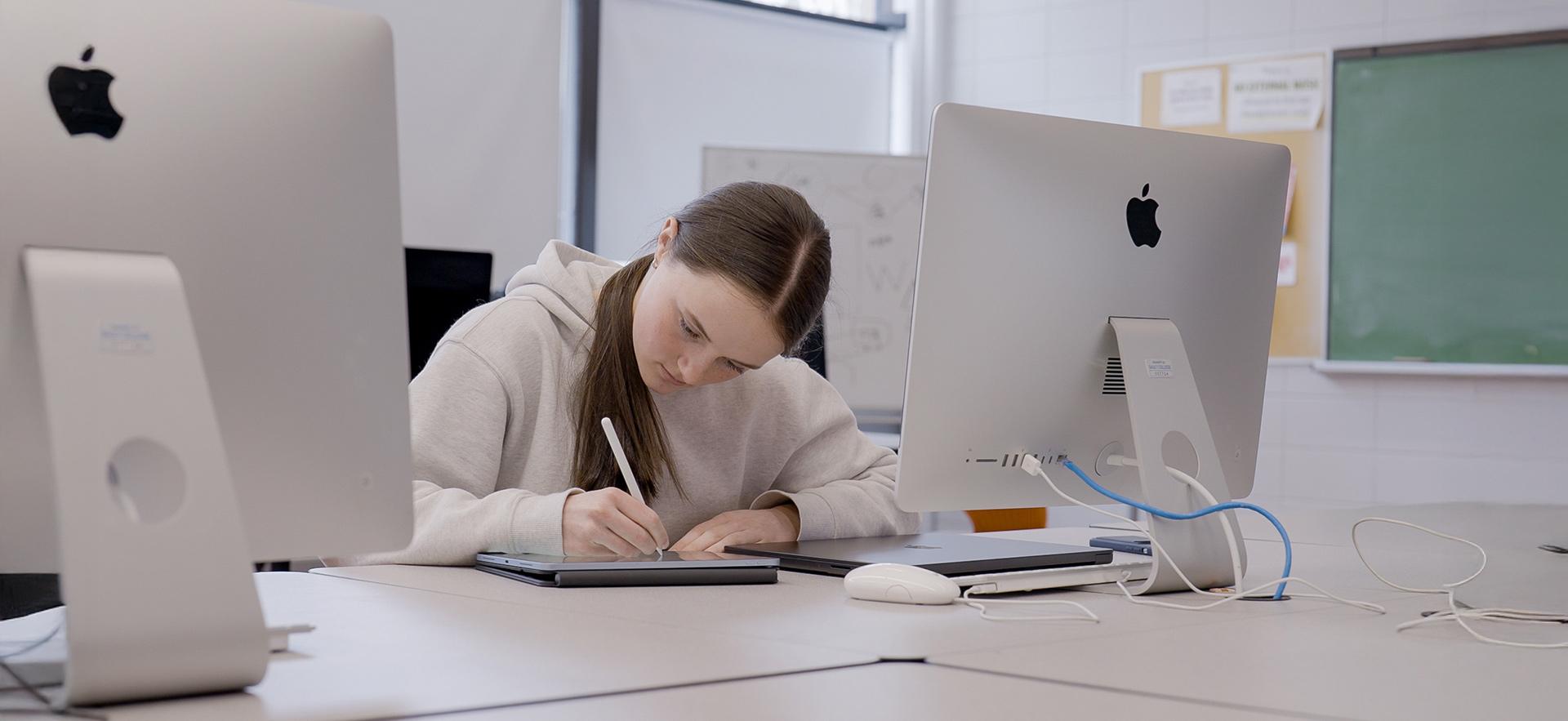 Graphic Design sketching on iPad in Mac lab