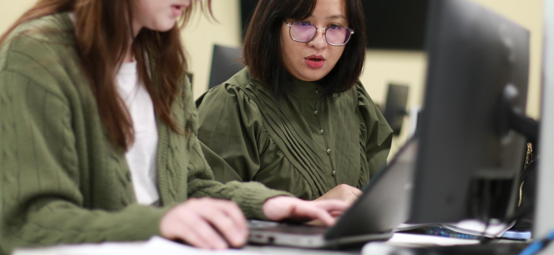 Business - Accounting students at the Tax Clinic